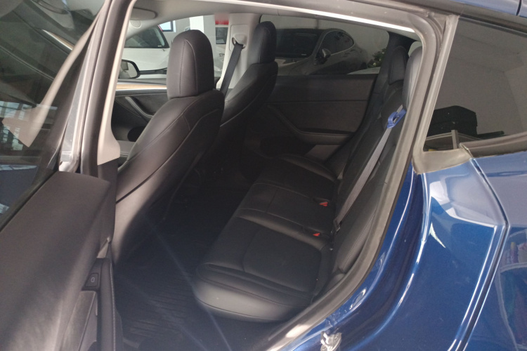 特斯拉 Model Y 2022款 长续航全轮驱动版中控内饰7004