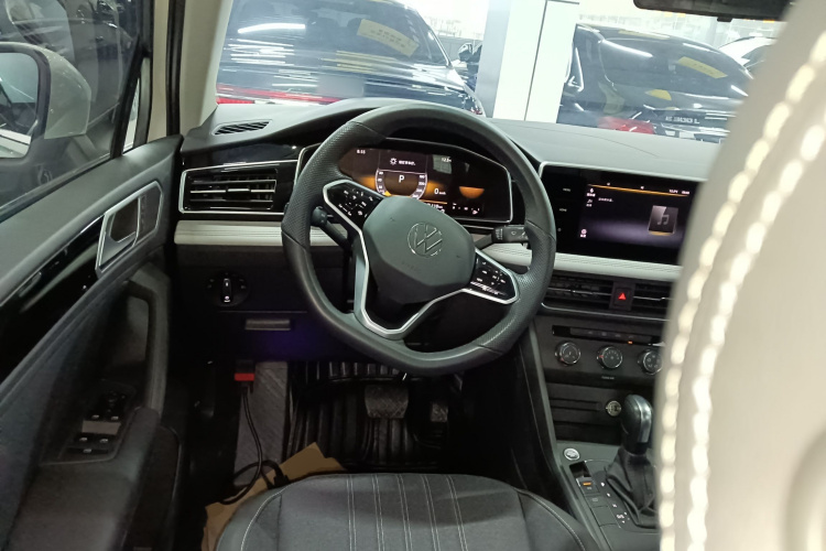 大众 途观L 2023款 330TSI 自动两驱舒享版中控内饰13