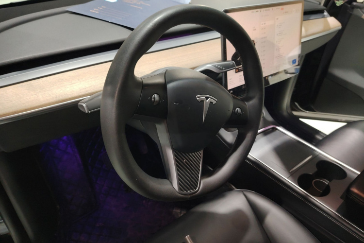 特斯拉 Model Y 2022款 后轮驱动版中控内饰13