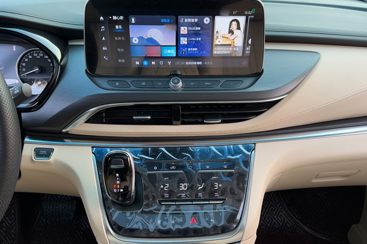 别克GL8 2023款 改款 陆上公务舱 豪华型中控内饰7008