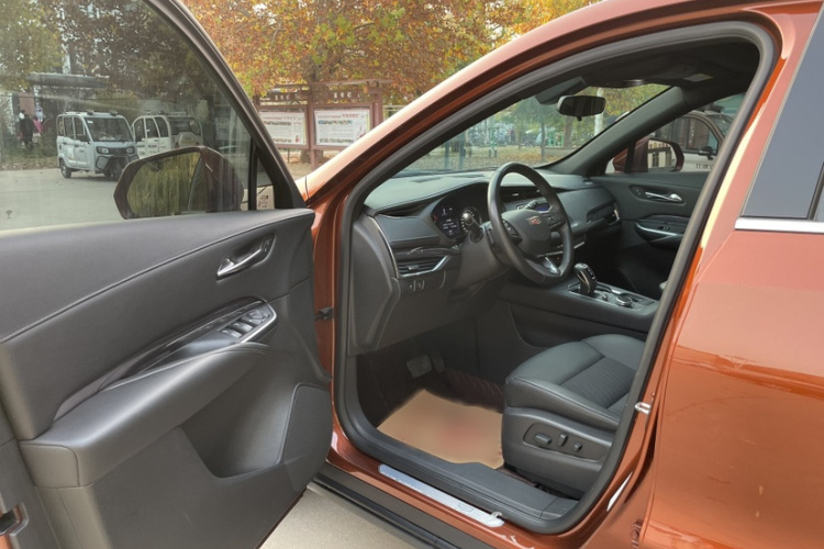 凯迪拉克XT4 2018款 28T 两驱技术型中控内饰7003