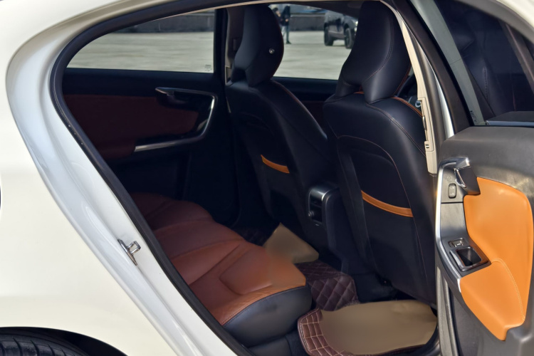 沃尔沃S60 2017款 S60L T4 智远版中控内饰7001