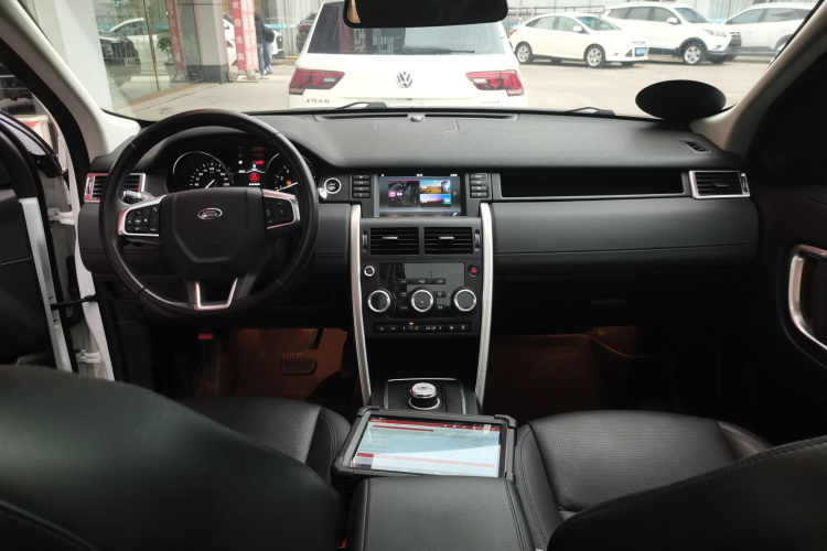 路虎 发现神行 2018款 240PS SE版中控内饰12