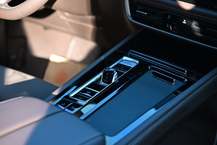 大众 威然 2023款 改款 380TSI 尊驰版中控内饰7001