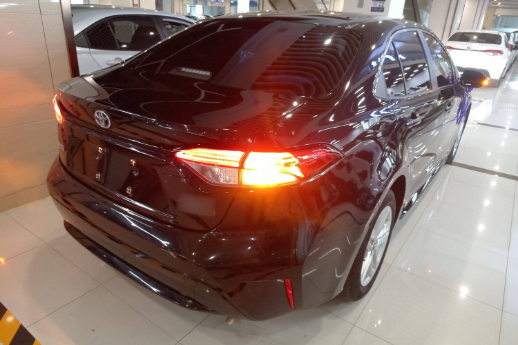 丰田 雷凌 2021款 双擎 1.8H E-CVT豪华版车身外观7