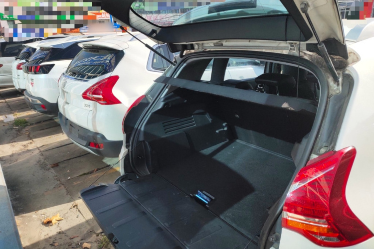 标致3008 2013款 2.0L 自动潮流版局部细节23