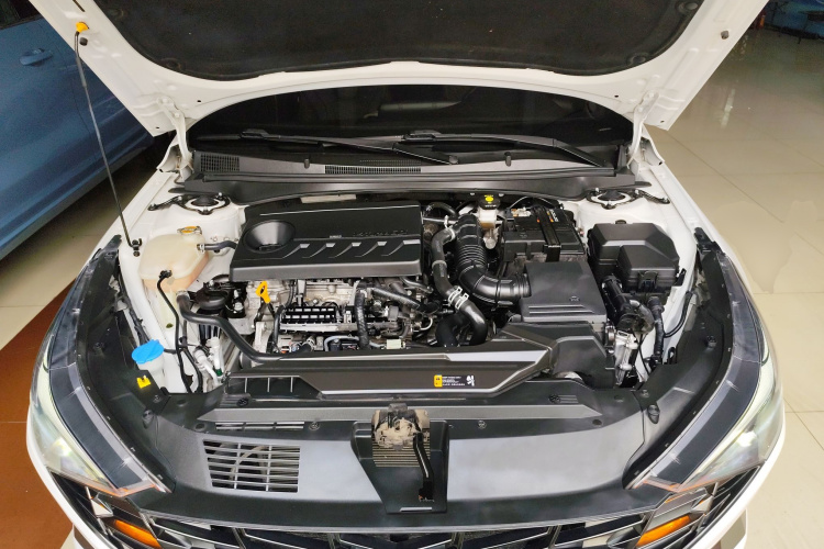 现代 伊兰特 2022款 240TGDi DCT LUX尊贵版局部细节24