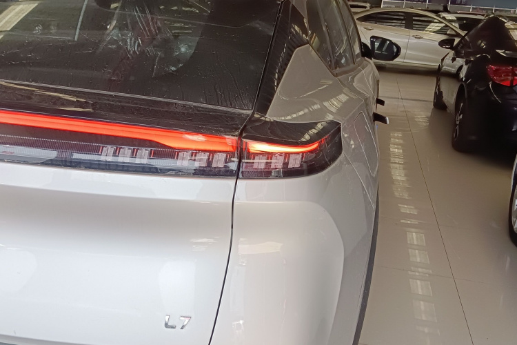 东风风神 风神L7新能源 2024款 205 Air车身外观9