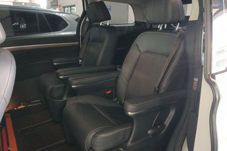 广汽传祺 传祺M8 2023款 领秀系列 390T 豪华版中控内饰21