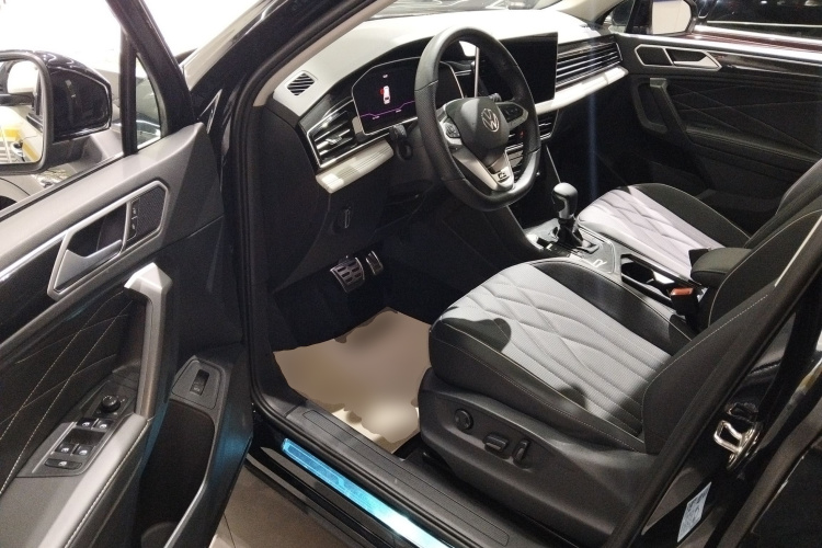 大众 途观L 2024款 330TSI 自动两驱智享版中控内饰7003