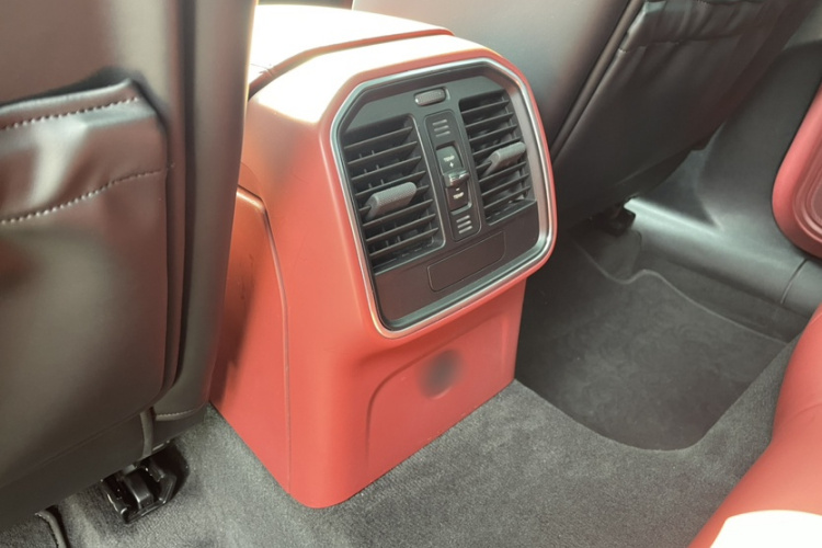 保时捷 2018款 Macan 2.0T中控内饰7010