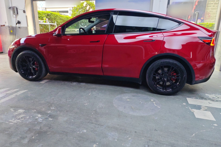 特斯拉 Model Y 2022款 后轮驱动版车身外观4