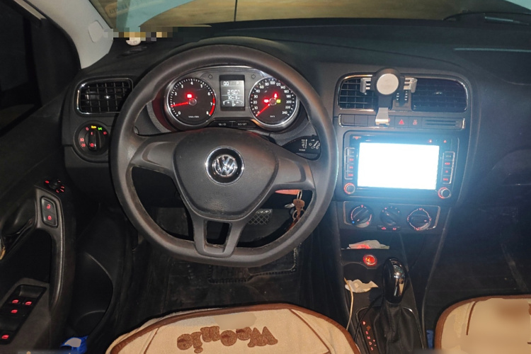 大众 Polo 2014款 1.4L 自动舒适版中控内饰13