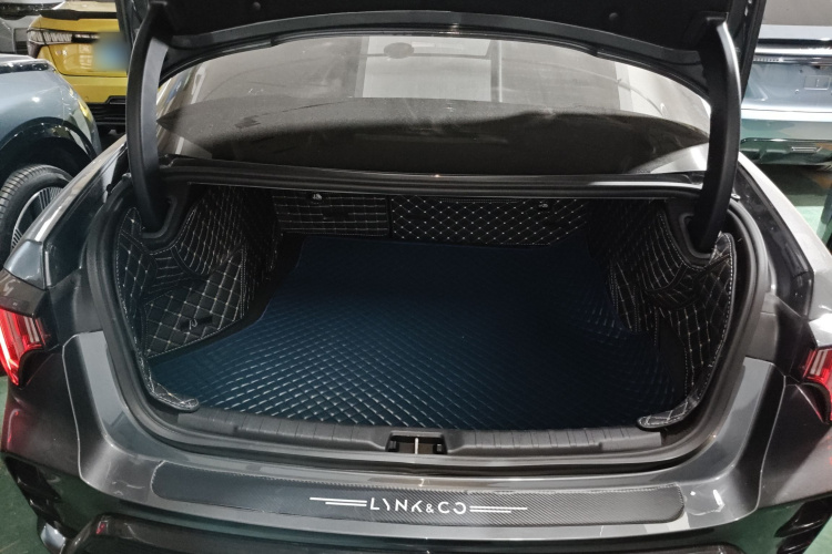 领克03 2023款 2.0TD DCT劲Pro机舱底盘23