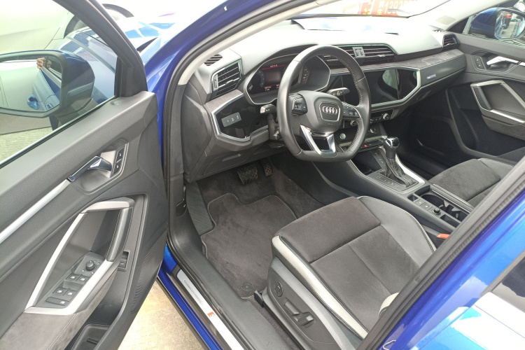 奥迪Q3 2019款 40 TFSI 时尚动感型中控内饰20