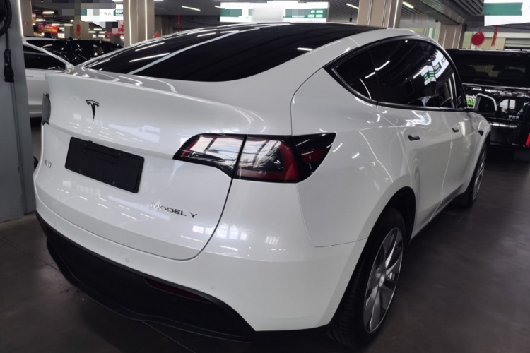 特斯拉 Model Y 2022款 后轮驱动版车身外观7