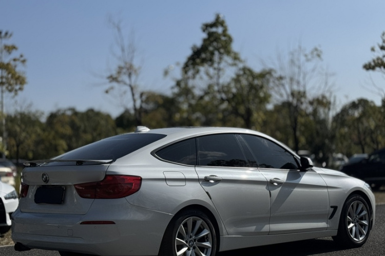 宝马3系GT 2018款 320i 时尚型车身外观6015