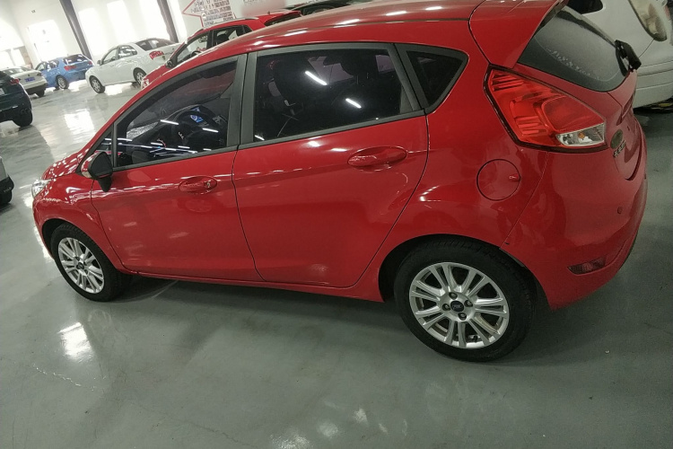 福特 嘉年华 2013款 两厢 1.5L 自动时尚型车身外观4