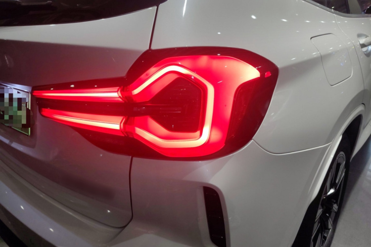 宝马iX3 2022款 领先型车身外观9