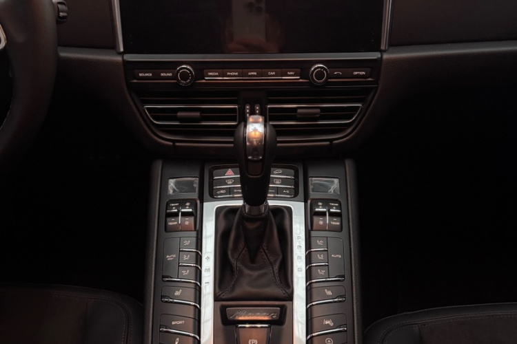 保时捷 2020款 Macan 2.0T中控内饰7010