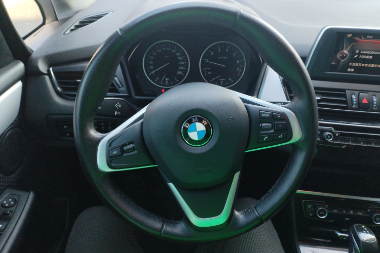 宝马2系多功能旅行车 2015款 218i 领先型中控内饰13