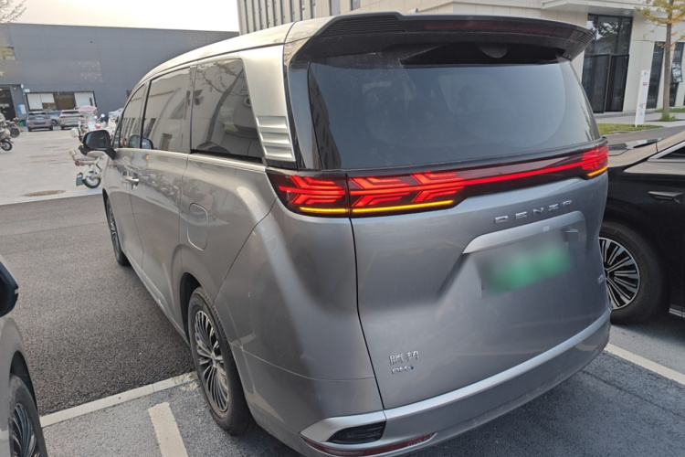 腾势D9 2022款 DM-i 945 豪华型车身外观4