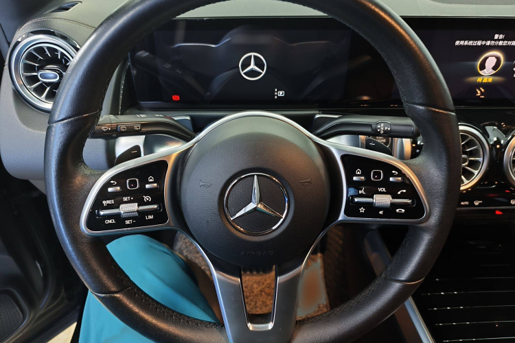 奔驰GLB 2021款 GLB 200 动感型中控内饰7003