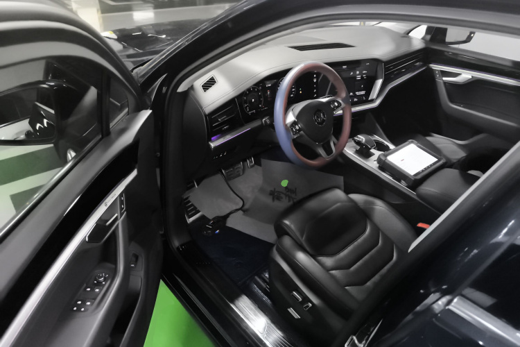 大众 途锐 2019款 2.0TSI 锐翼版 国V中控内饰20