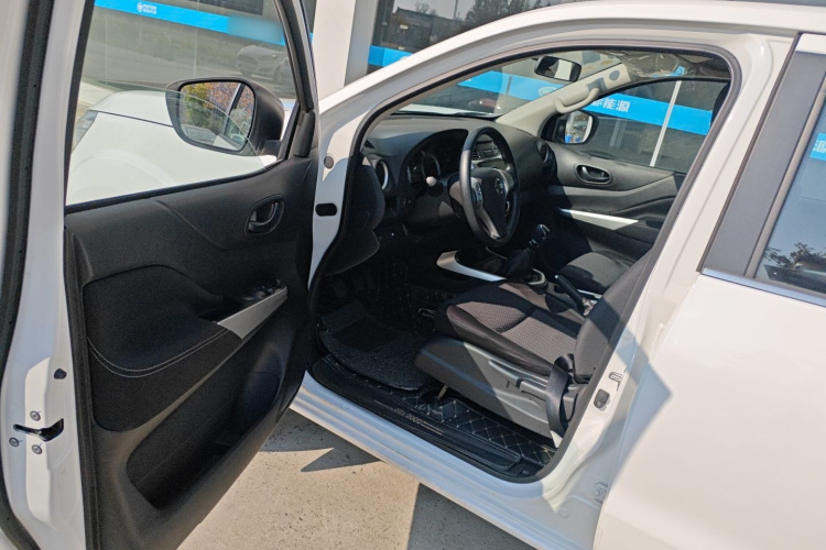 日产 纳瓦拉 2021款 2.5L 改款 手动两驱舒适型QR25中控内饰7003