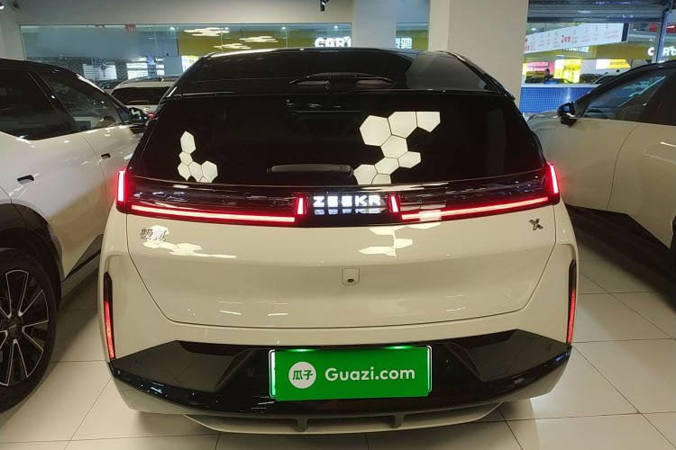 极氪X 2025款 四座后驱魔方版车身外观6004