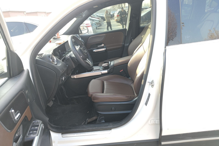 奔驰GLB 2022款 改款 GLB 200 动感型局部细节19