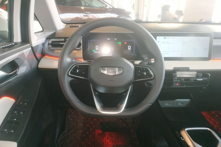 吉利几何E萤火虫 2024款 301km 星光中控内饰13