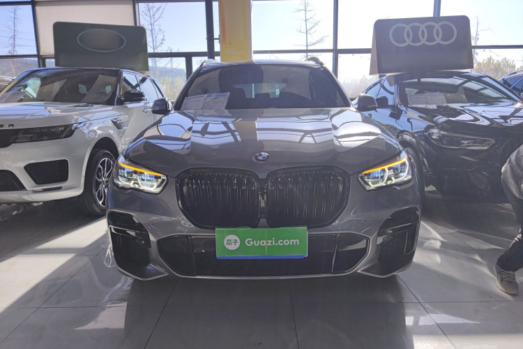 宝马X5 2022款 xDrive 30Li 尊享型M运动套装车身外观2