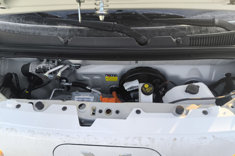 五菱汽车 宏光MINIEV 2024款 第三代 215km 青春版机舱底盘24