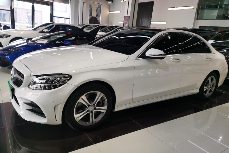 奔驰C级 2021款 C 260 L 运动版车身外观4