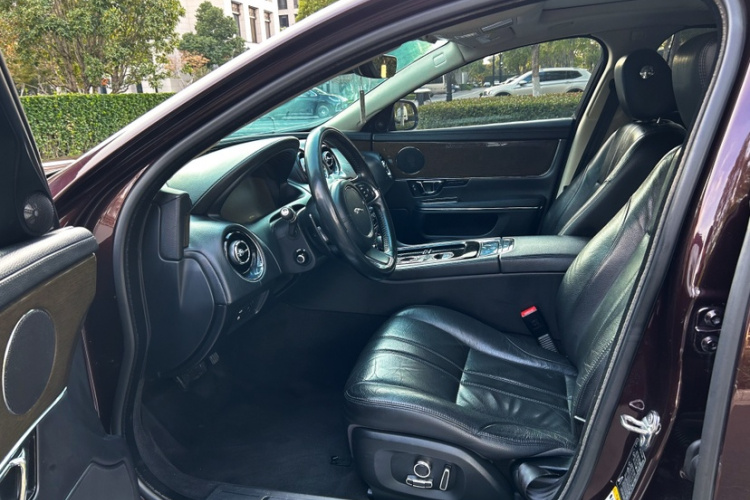 捷豹XJ 2018款 XJL 3.0 SC 两驱典雅商务版局部细节19