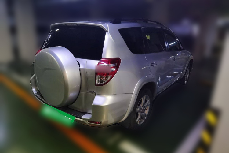 丰田 RAV4荣放 2012款 炫装版 2.4L 手动四驱豪华车身外观6005