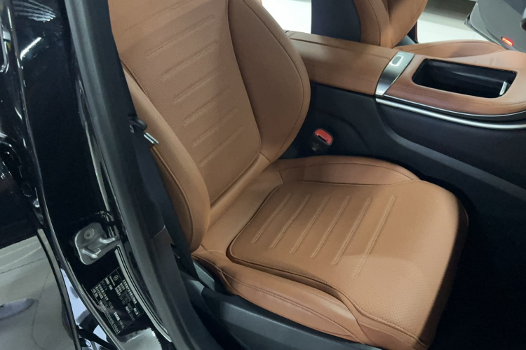 奔驰GLC 2024款 GLC 300 L 4MATIC 动感型 5座局部细节41