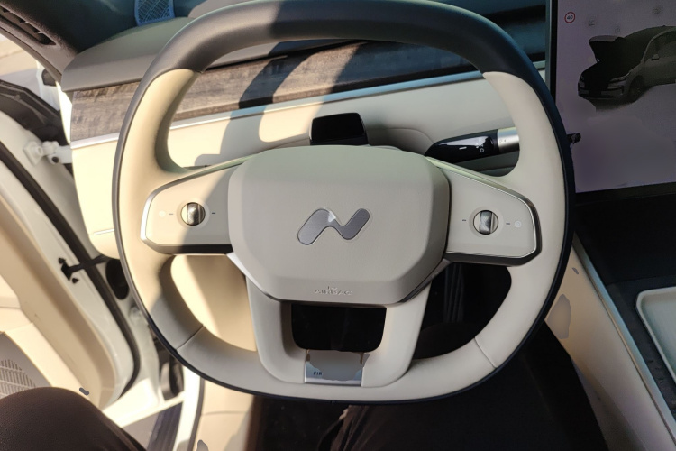 乐道L90 2025款 Ultra 六座版中控内饰13