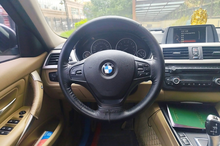 宝马3系 2015款 320i 超悦版时尚型局部细节13