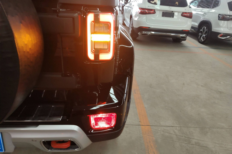 北京BJ40 2019款 PLUS 2.3T 自动四驱尊享版 国VI车身外观9