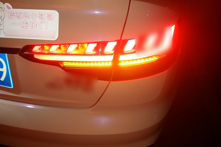 奥迪A4L 2022款 40 TFSI 豪华动感型车身外观9