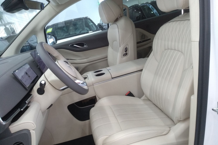 岚图汽车 岚图梦想家 2025款 PHEV 四驱旗舰鲲鹏版中控内饰19