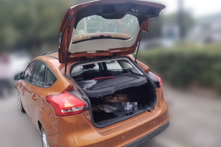 福特 福克斯 2015款 两厢 1.6L 手动风尚型中控内饰23