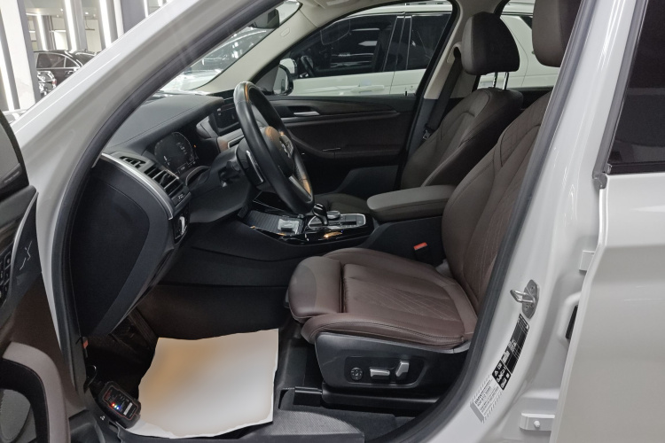 宝马X3 2022款 改款二 xDrive30i 领先型 M曜夜套装中控内饰19