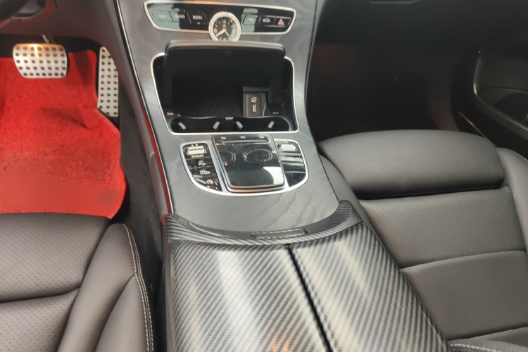 奔驰C级(进口) 2020款 改款 C 260 旅行轿车局部细节18