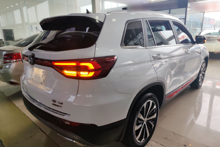 长安CS75 2021款 荣耀百万版 280T DCT领航型车身外观7