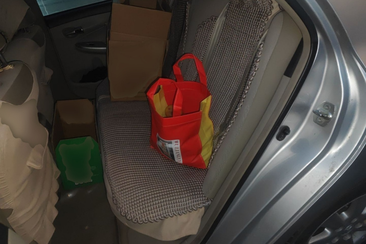 丰田 卡罗拉 2011款 1.6L 自动GL中控内饰7004