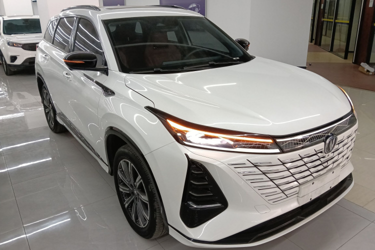 长安CS75 PLUS 2024款 第三代 冠军版 2.0T 智驾劲擎型车身外观3