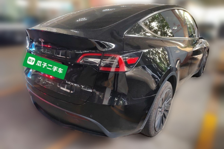 特斯拉 Model Y 2022款 改款 长续航全轮驱动版车身外观7